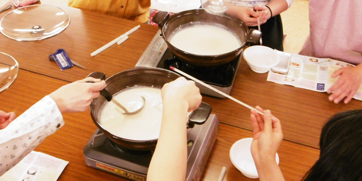 The process of making tofu is simple and challenging at the same time imgae